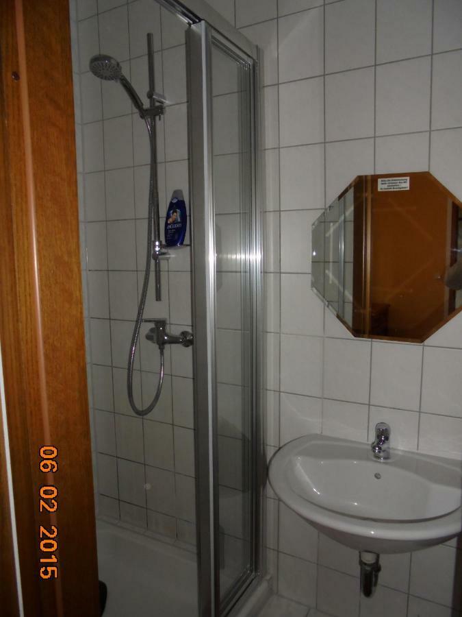 Zimmervermietung Schoenfliesser Stuben Auch Fuer Monteure أيزِنهوتِنشتات المظهر الخارجي الصورة