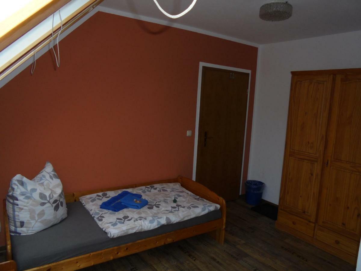 Zimmervermietung Schoenfliesser Stuben Auch Fuer Monteure أيزِنهوتِنشتات المظهر الخارجي الصورة