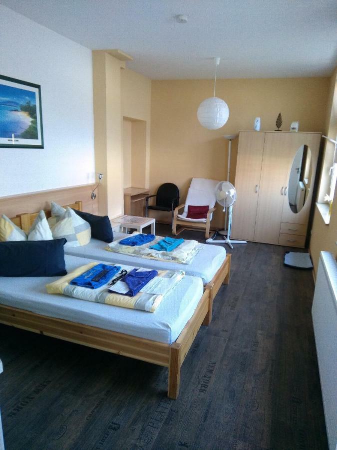 Zimmervermietung Schoenfliesser Stuben Auch Fuer Monteure أيزِنهوتِنشتات المظهر الخارجي الصورة
