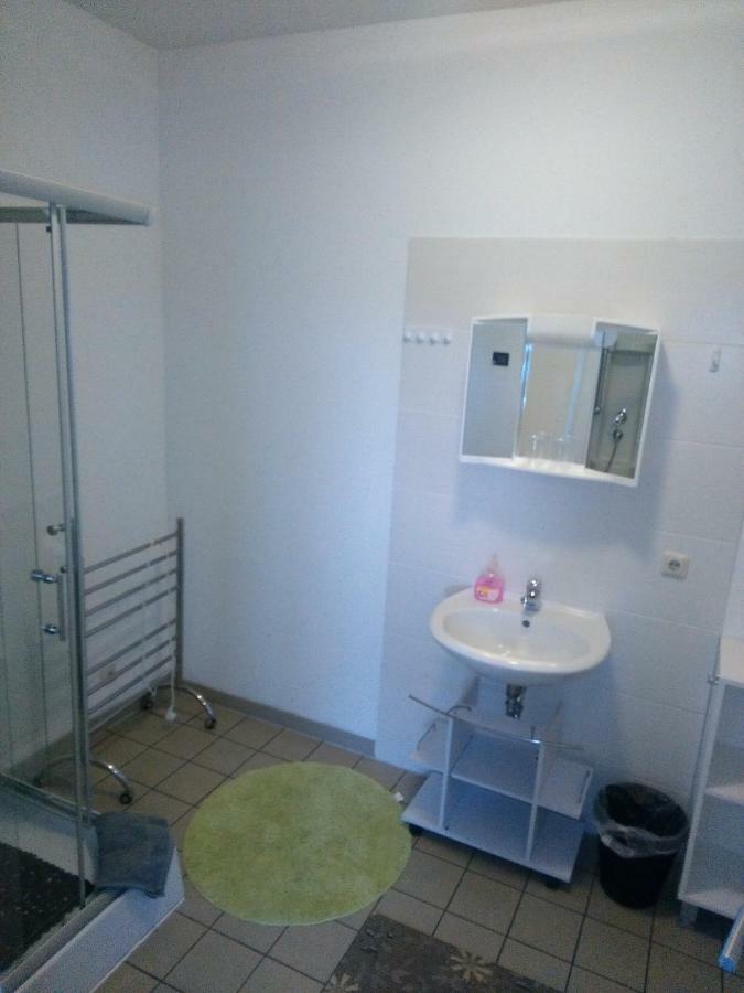 Zimmervermietung Schoenfliesser Stuben Auch Fuer Monteure أيزِنهوتِنشتات المظهر الخارجي الصورة