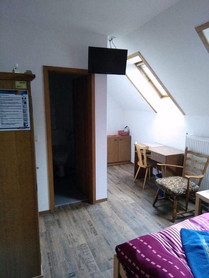 Zimmervermietung Schoenfliesser Stuben Auch Fuer Monteure أيزِنهوتِنشتات المظهر الخارجي الصورة