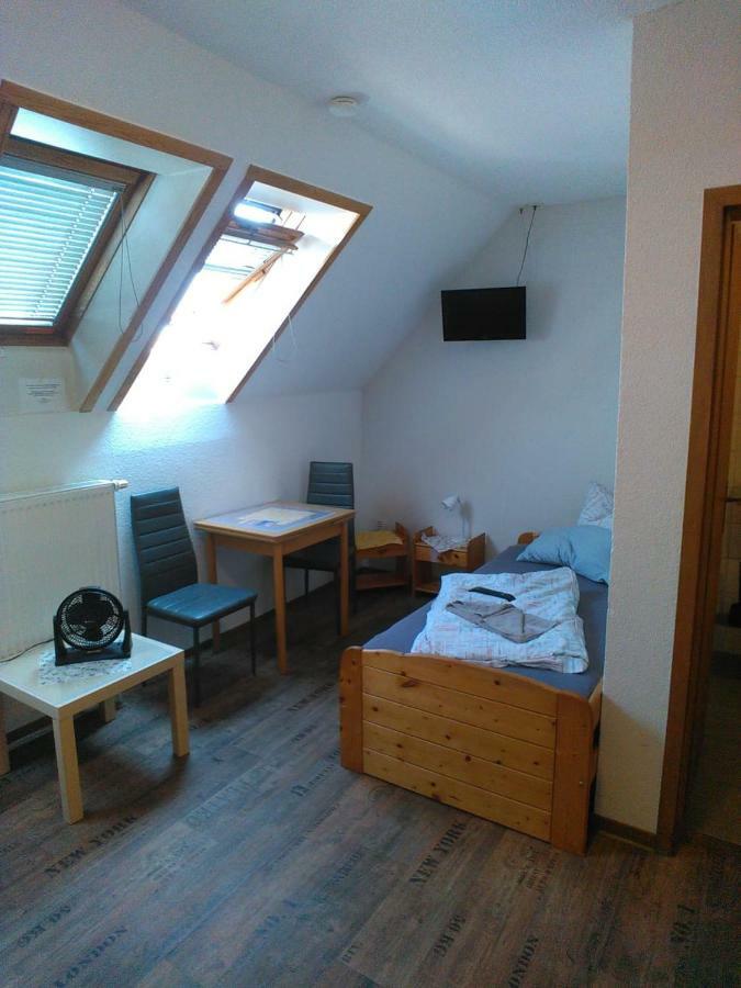 Zimmervermietung Schoenfliesser Stuben Auch Fuer Monteure أيزِنهوتِنشتات المظهر الخارجي الصورة